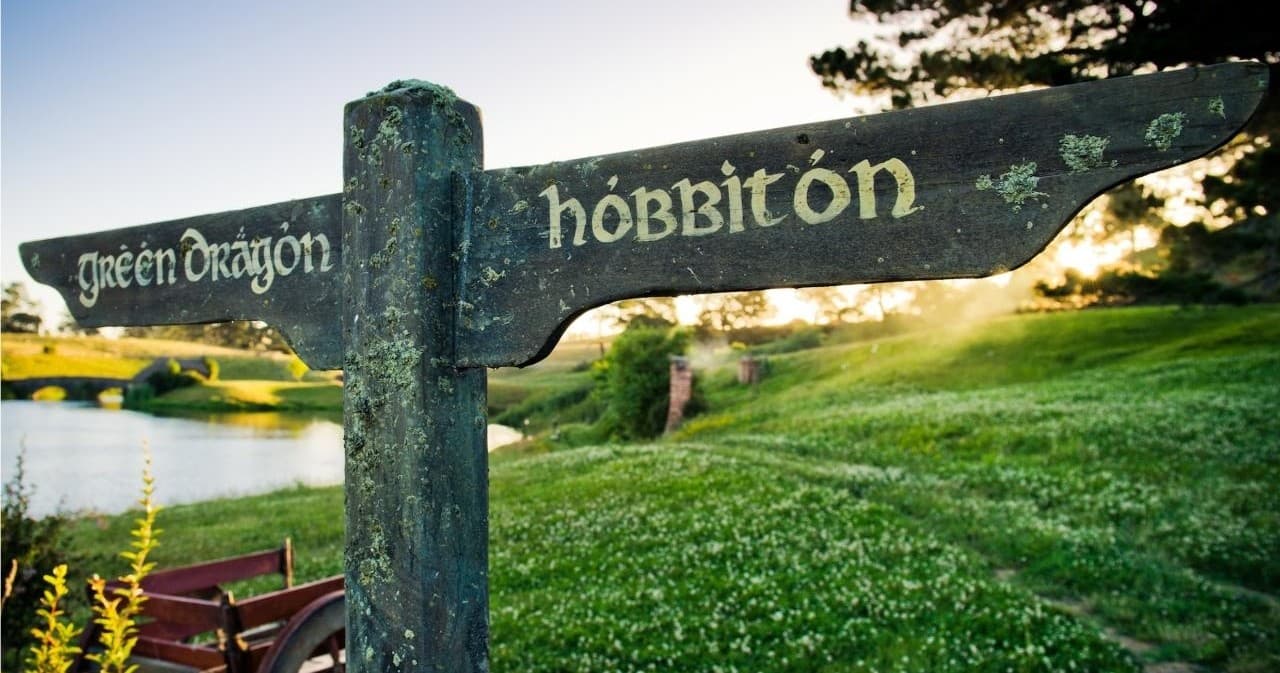 Auckland to Rotorua via Hobbiton Movie Set One-Way Private Tour