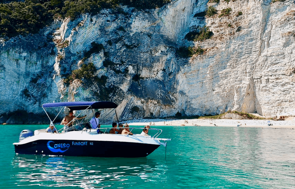 Traversata del Conero con Soste Bagno ed Aperitivo - Barca Condivisa
