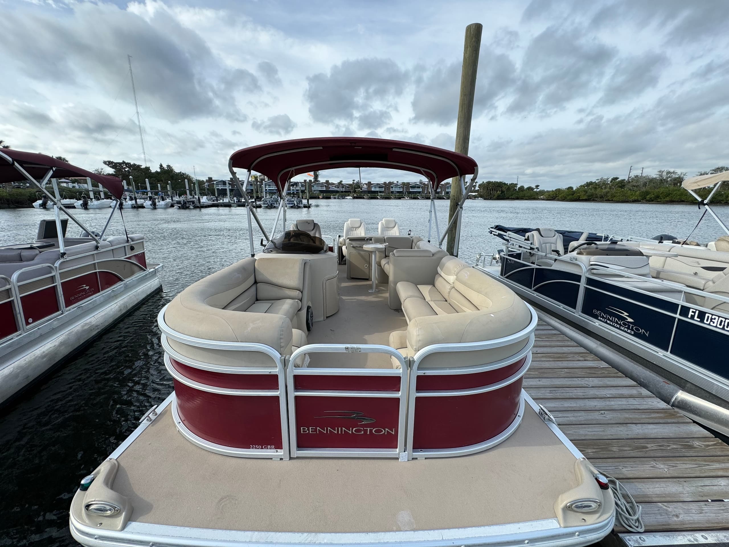 # 62 --23 ft bar bennington pontoon