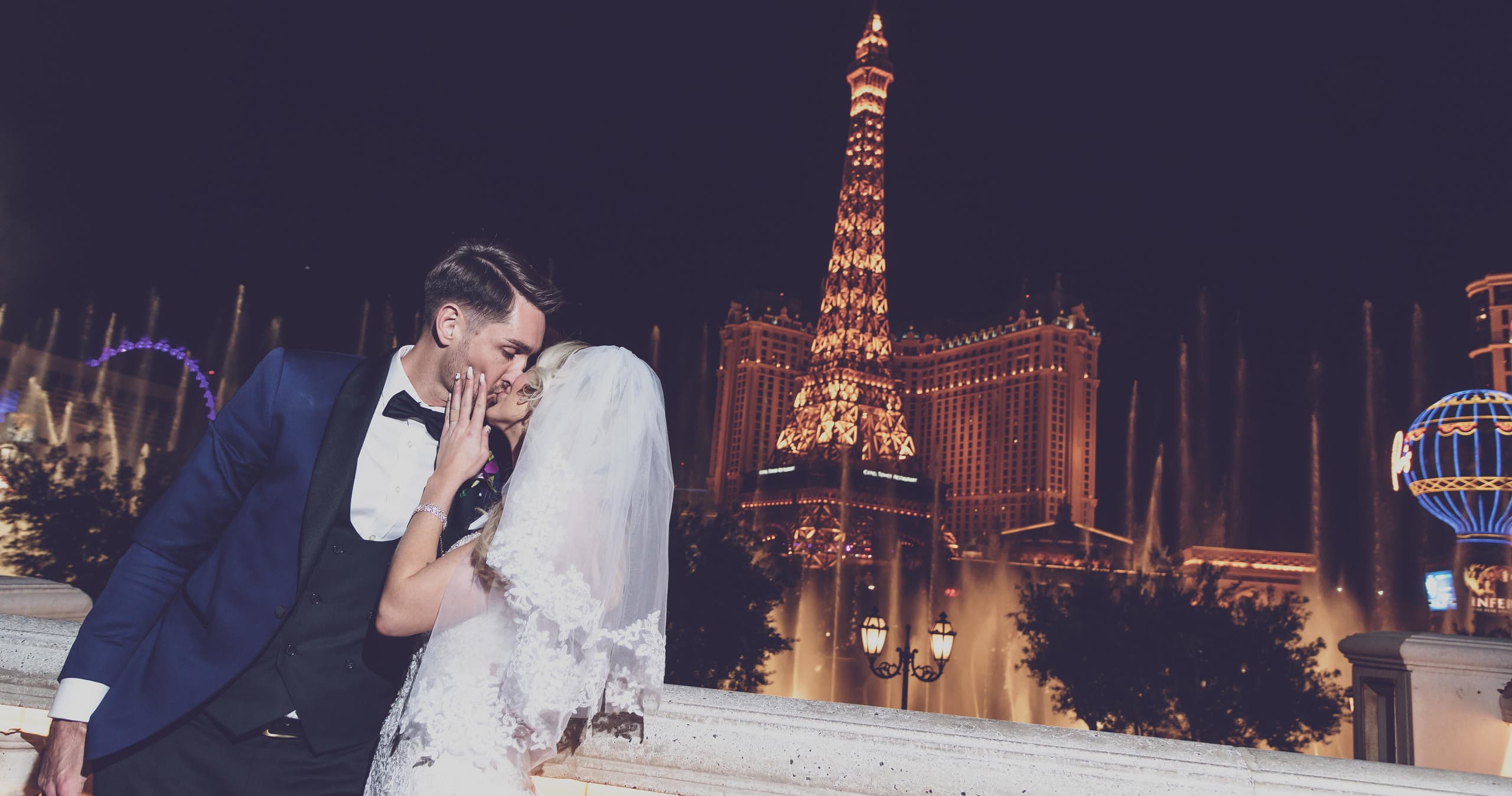 Photo Shoot - Walking Photo Tour on the Vegas Strip