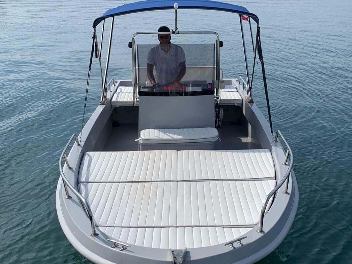 Tour in motoscafo Conero Drifting • 6.6m •