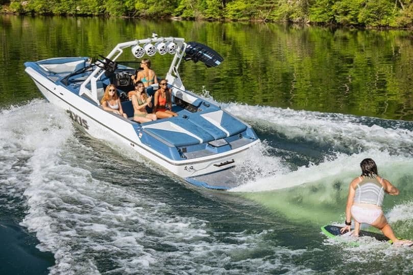 22' Axis Surf Boat