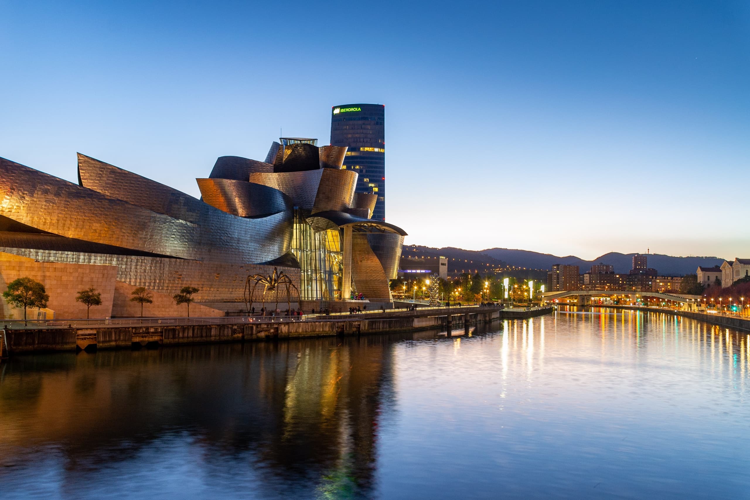 Bilbao: Tour Guiado a Pie por los Lugares Destacados de la Ciudad