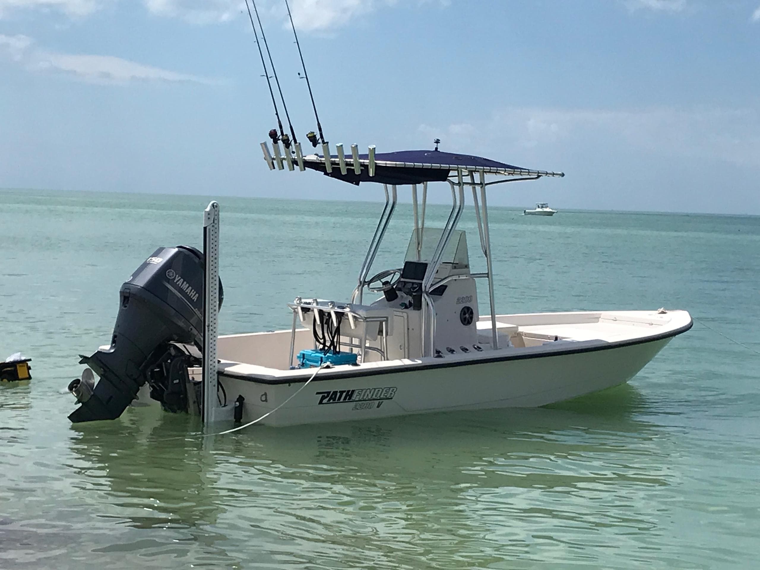Tarpon" White Pathfinder 22' Center Console"