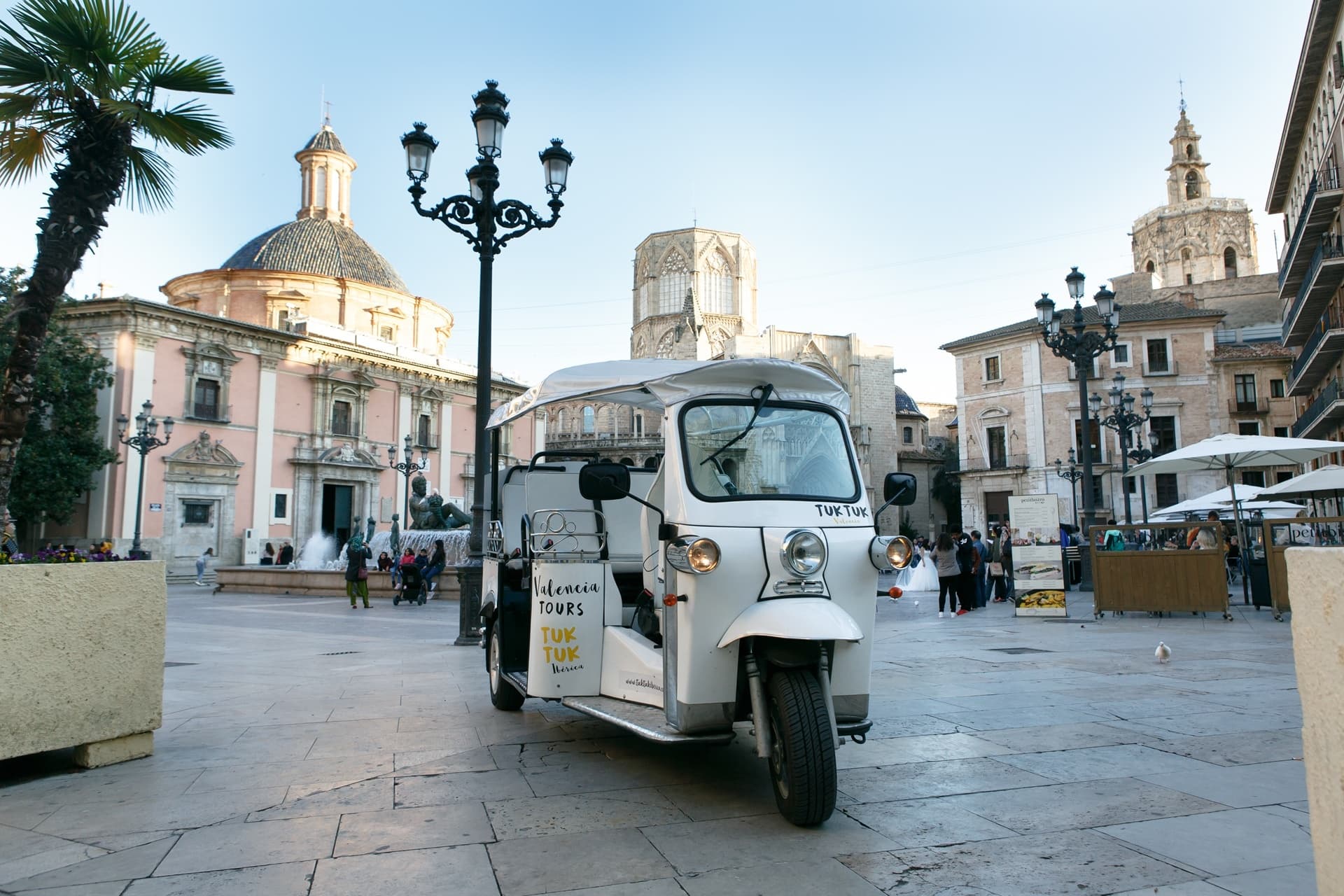 Visita el Centro Histórico de Valencia en Tuk Tuk: ¡Diversión y Cultura!