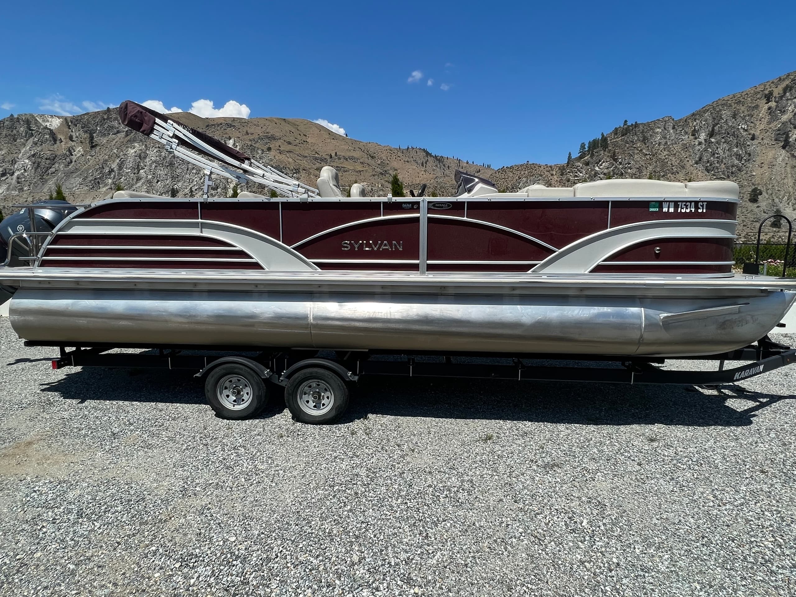 Idaho Delivery: piloted Pontoon Boat