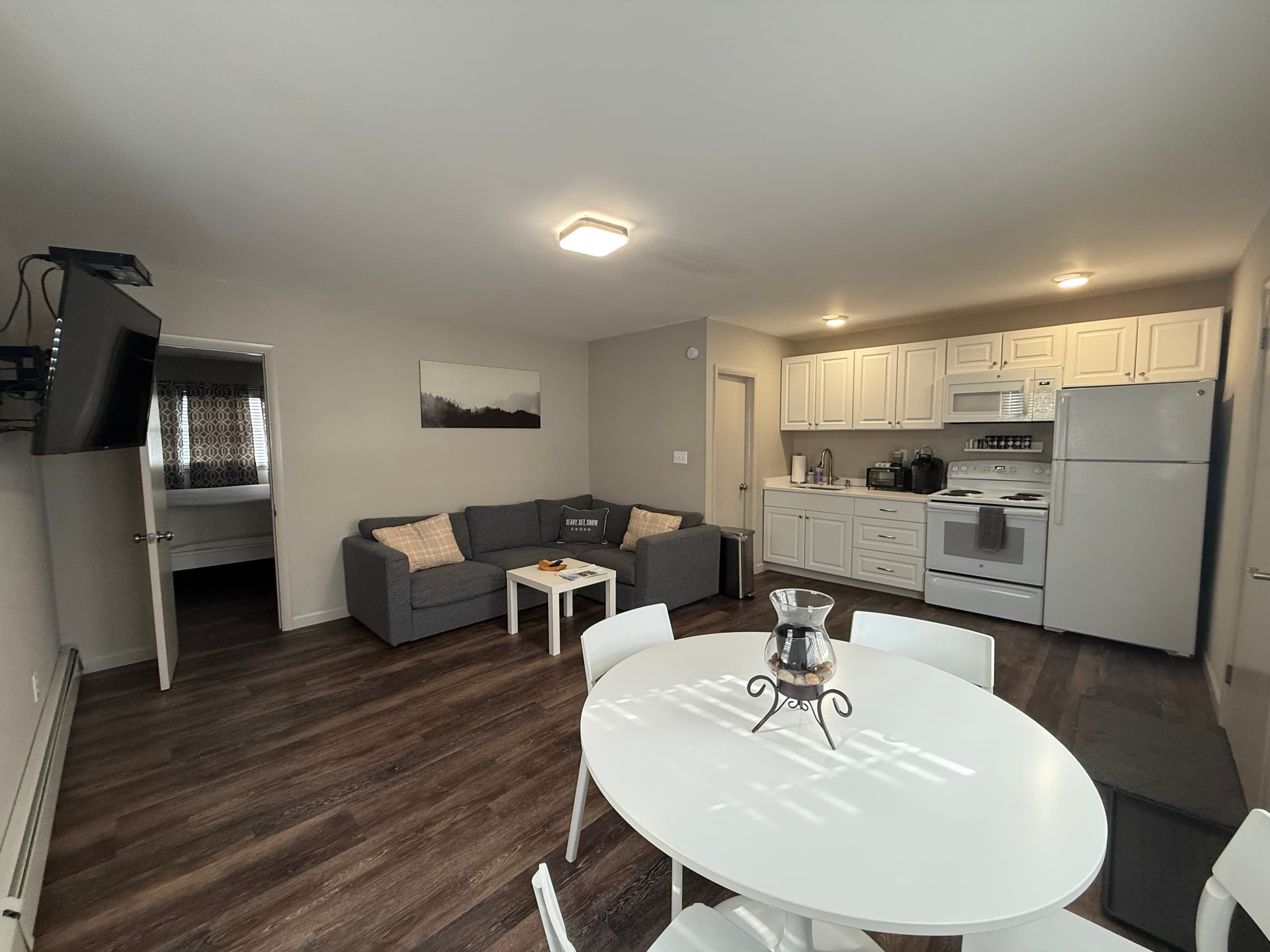 Catamount Lodging - Pond View Room 1 (Suite)