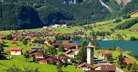 Discover the Swiss city of Lugano and Lake Como from Milan - Private Tour