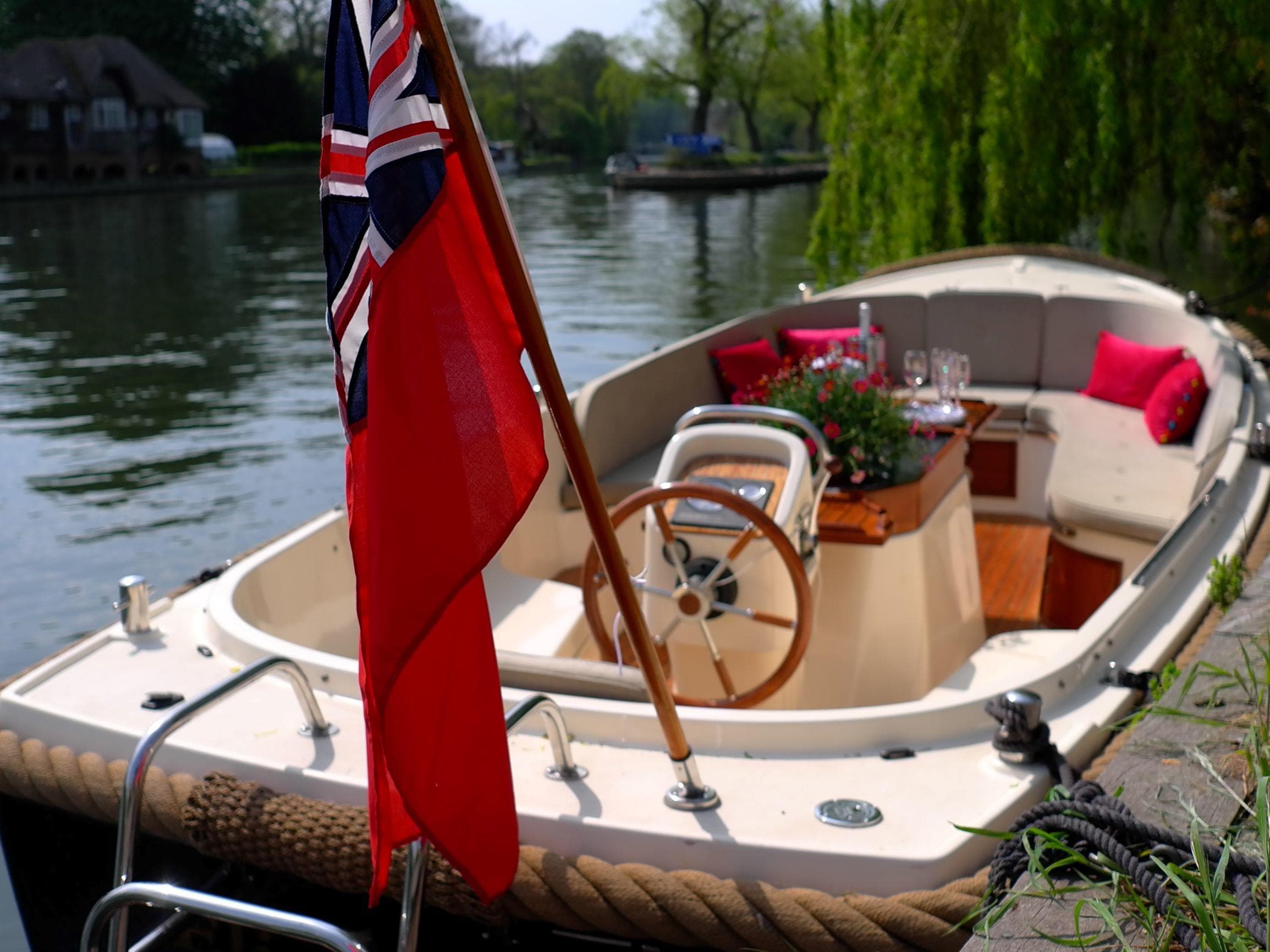 Private cruise on a modern day-boat