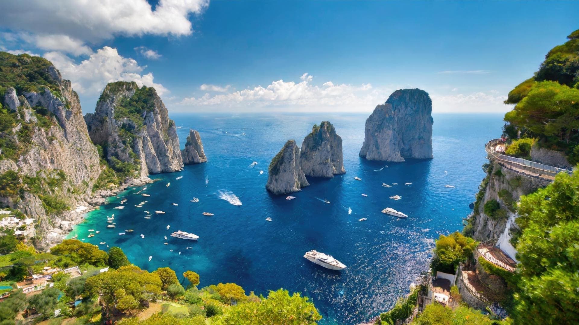 Tour Privato al Tramonto: La Magia dei Faraglioni