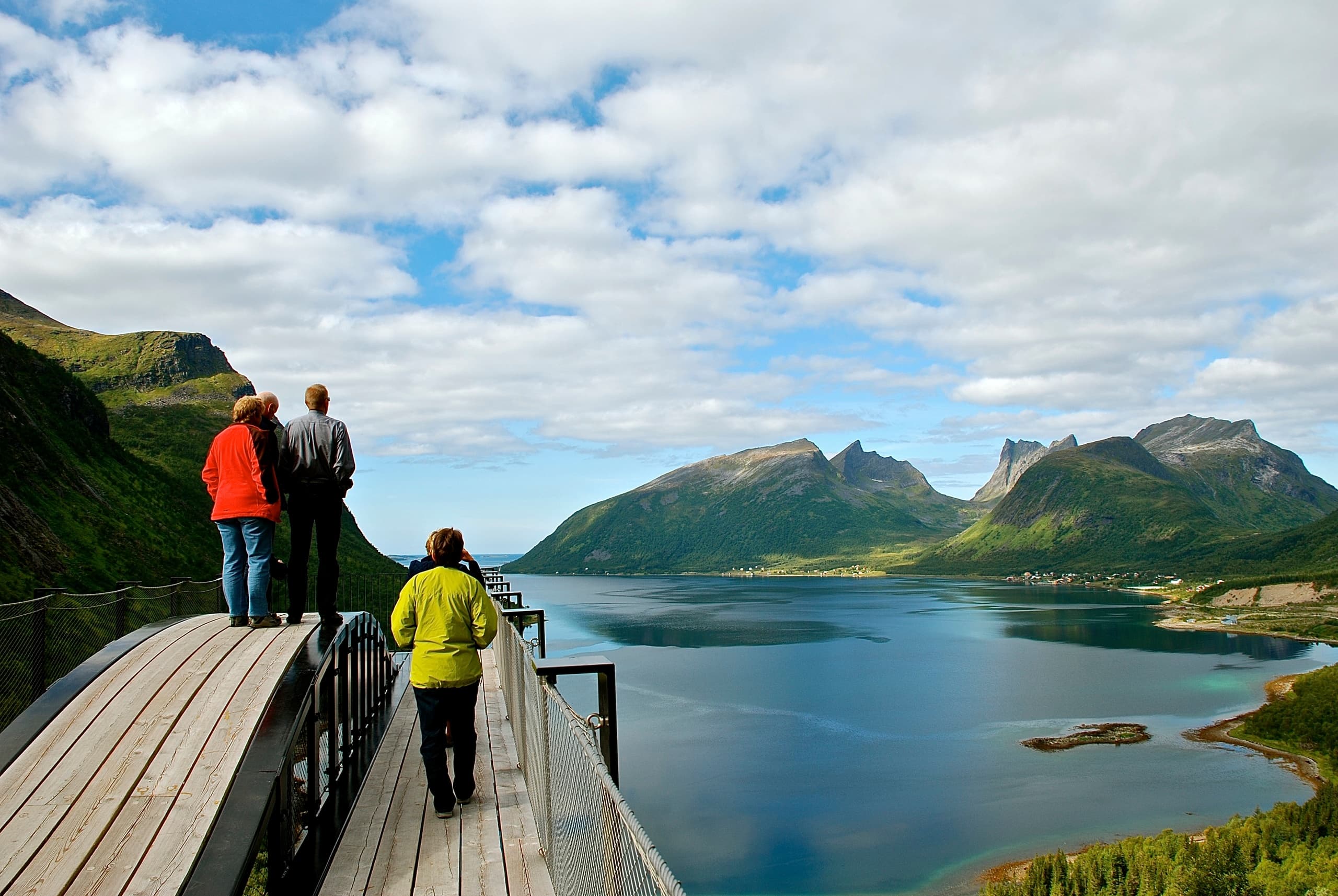 Sightseeing along the National Scenic Road: Tungeneset