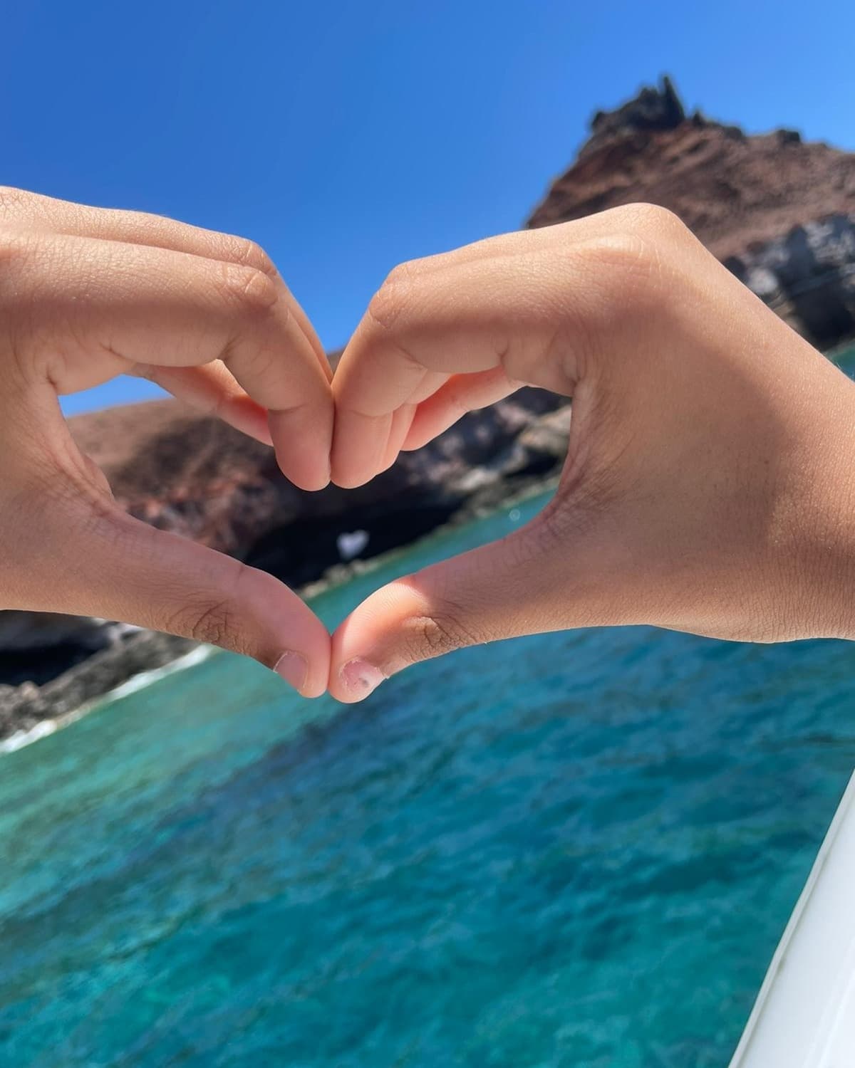 3 Hours Tour - A Private Cruise around the Caldera