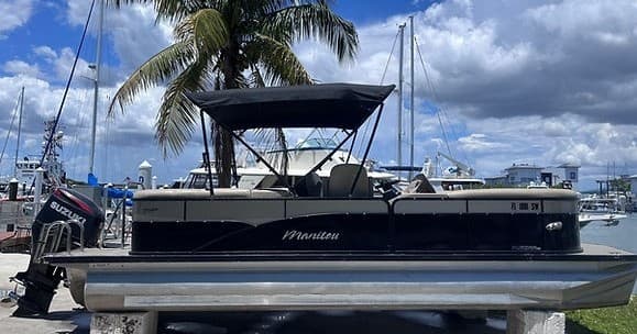 MANITOU AURORA LE 230 TRITOON (24 FT)