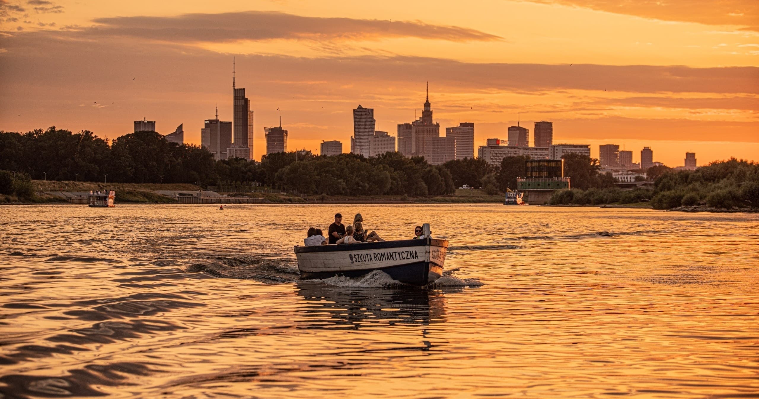 Toast to Warsaw: A private Sunset Cruise with Prosecco and Scenic Views - 12 pax
