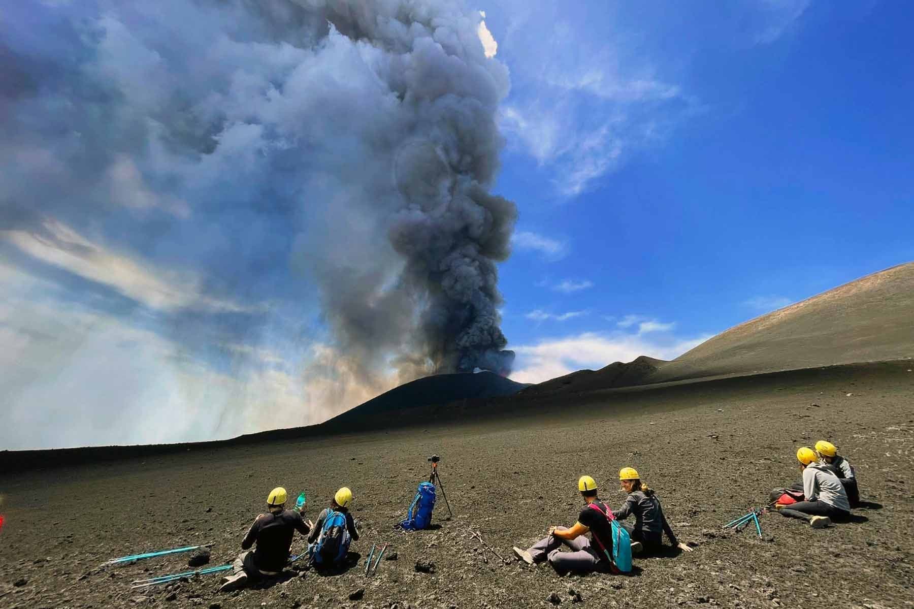 Etna off road tour: 2850 mt semi-private experience