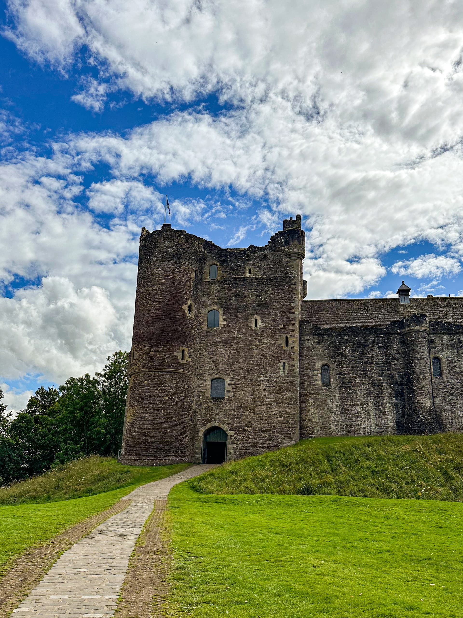 Edinburgh Shore Excursion - Outlander Highlights: Castles, Villages & Legends