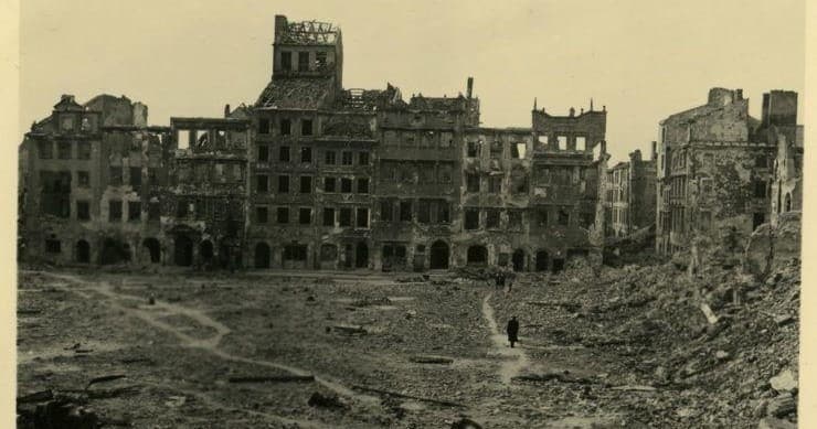 World War 2 Private Walking Tour in Warsaw
