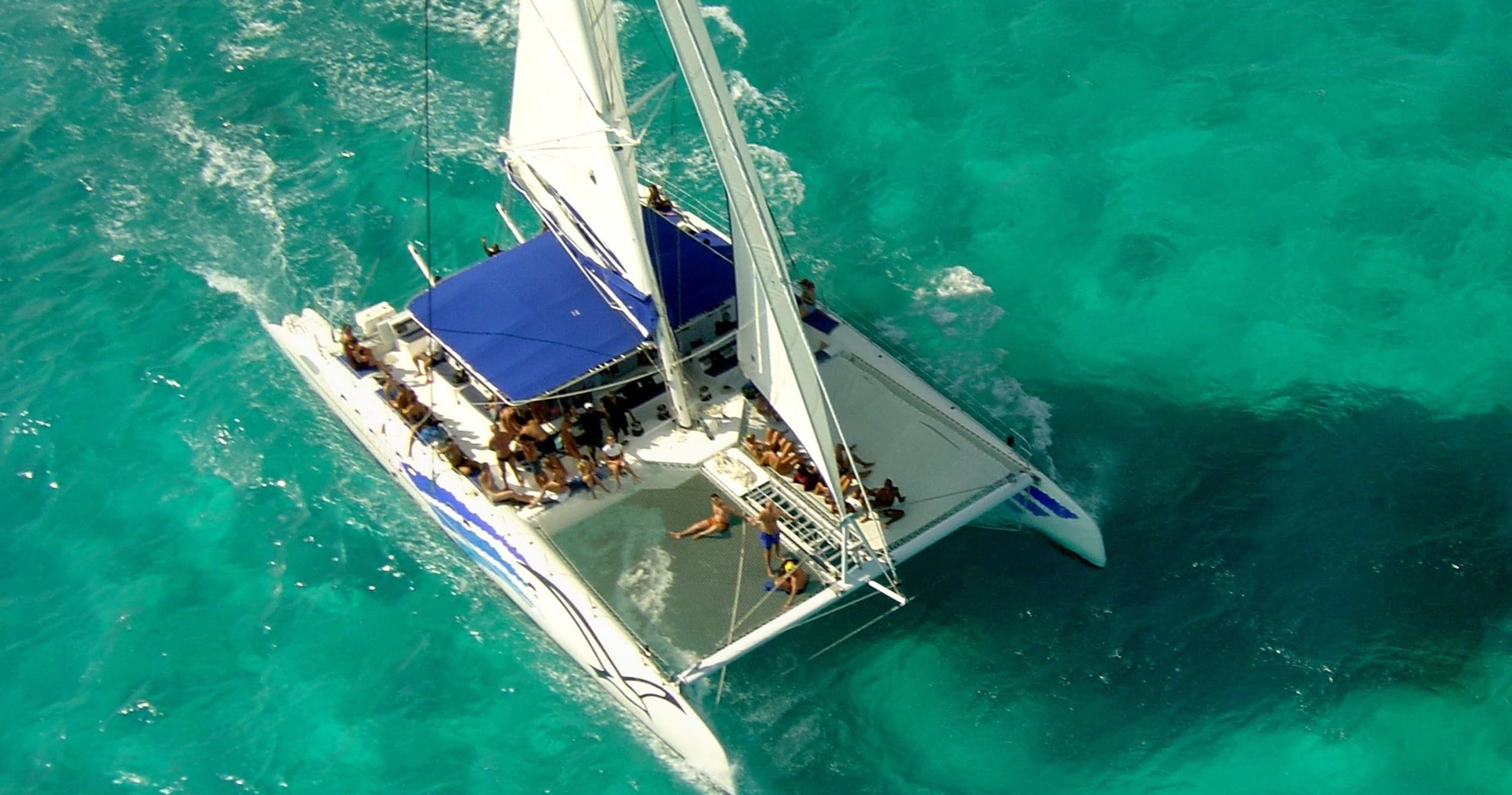 Catamarán de vela relax