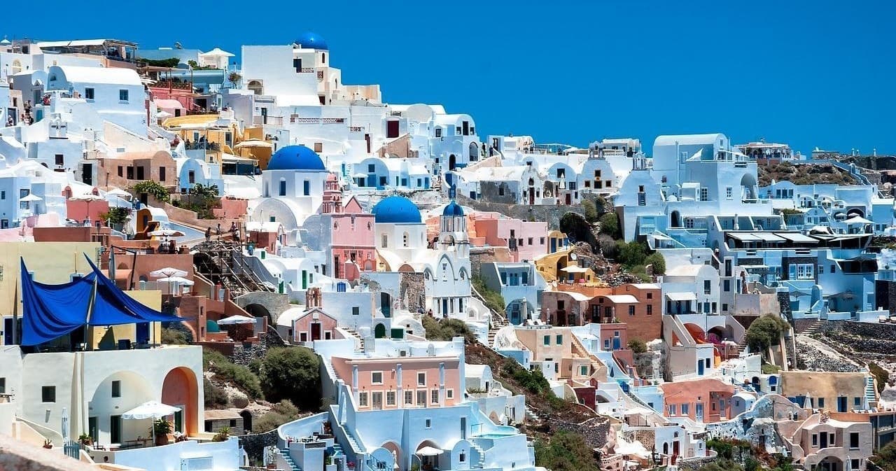 Amazing Santorini: Private Full-Day Tour with Akrotiri Visit & Wine-Tasting