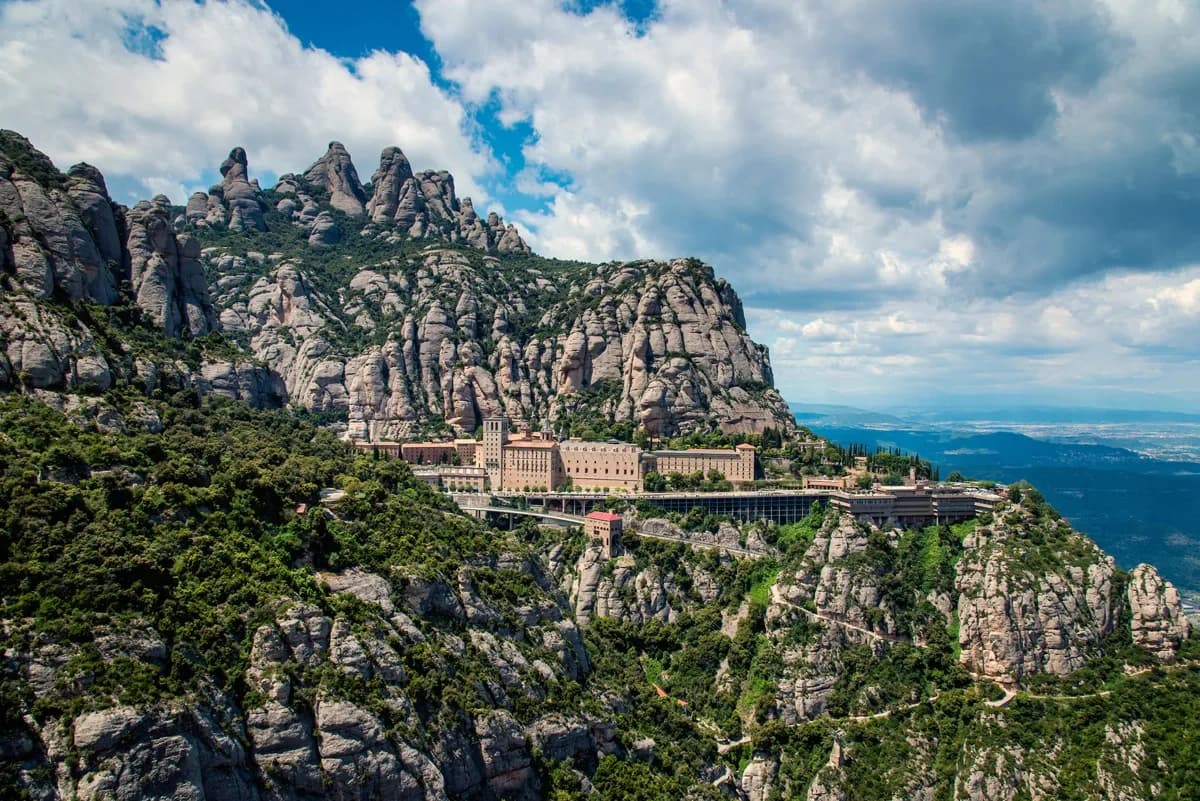 Excursión a Montserrat y Bodegas de Cava