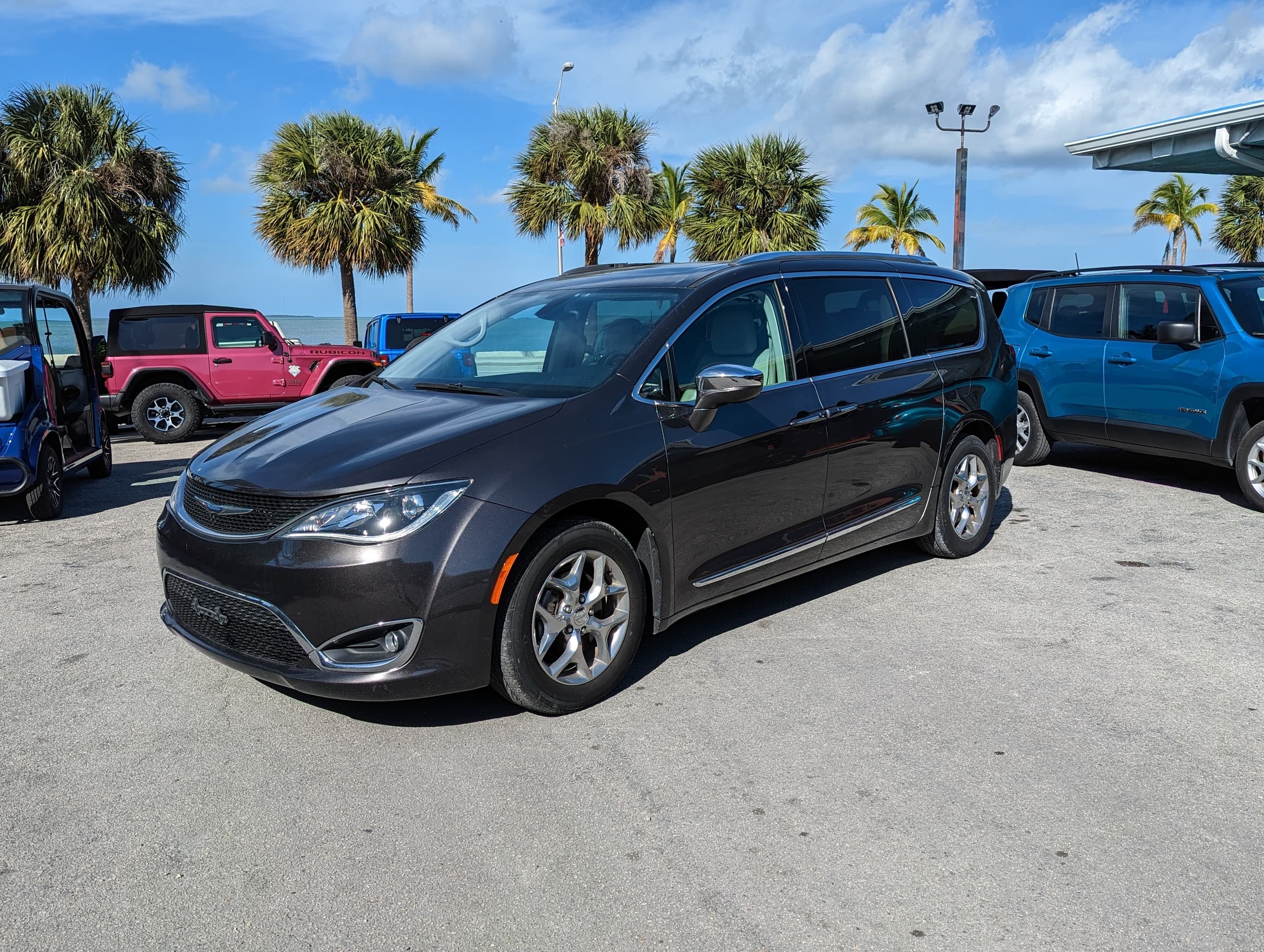 Chrysler Pacifica Minivan Rental - Sunshine Key