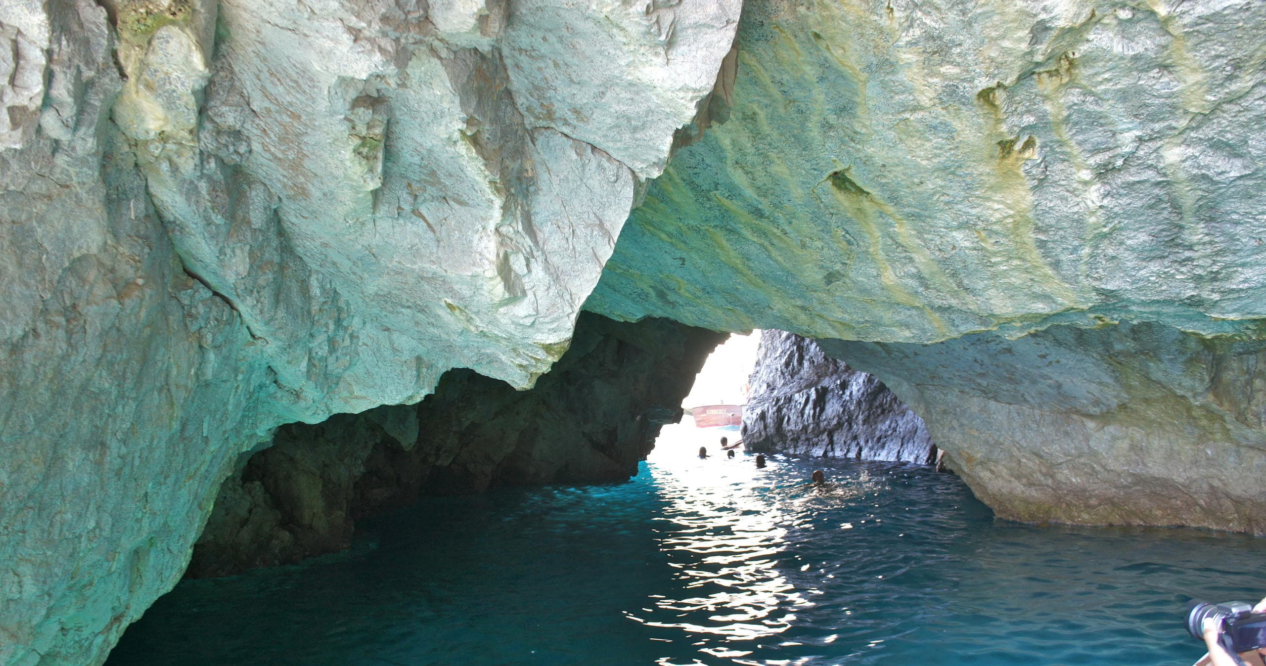 Capri - Tour di Gruppo. Sosta alla Grotta Azzurra.
