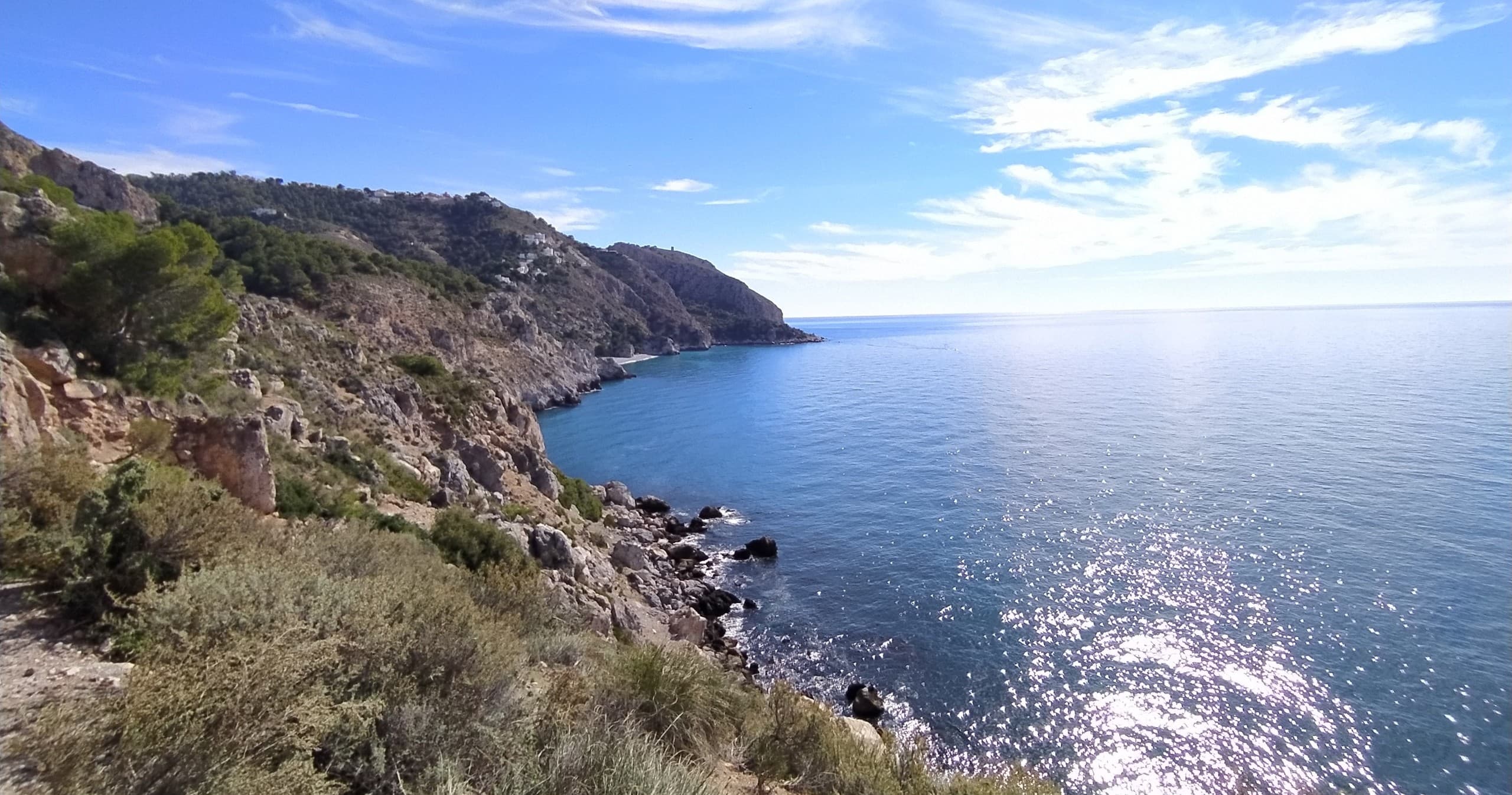 Senderismo por los acantilados del Paraje Natural de Maro – Cerro Gordo