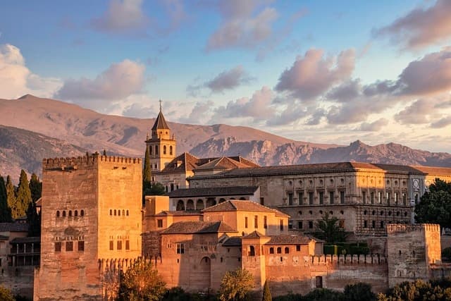 Essential Granada Free Tour