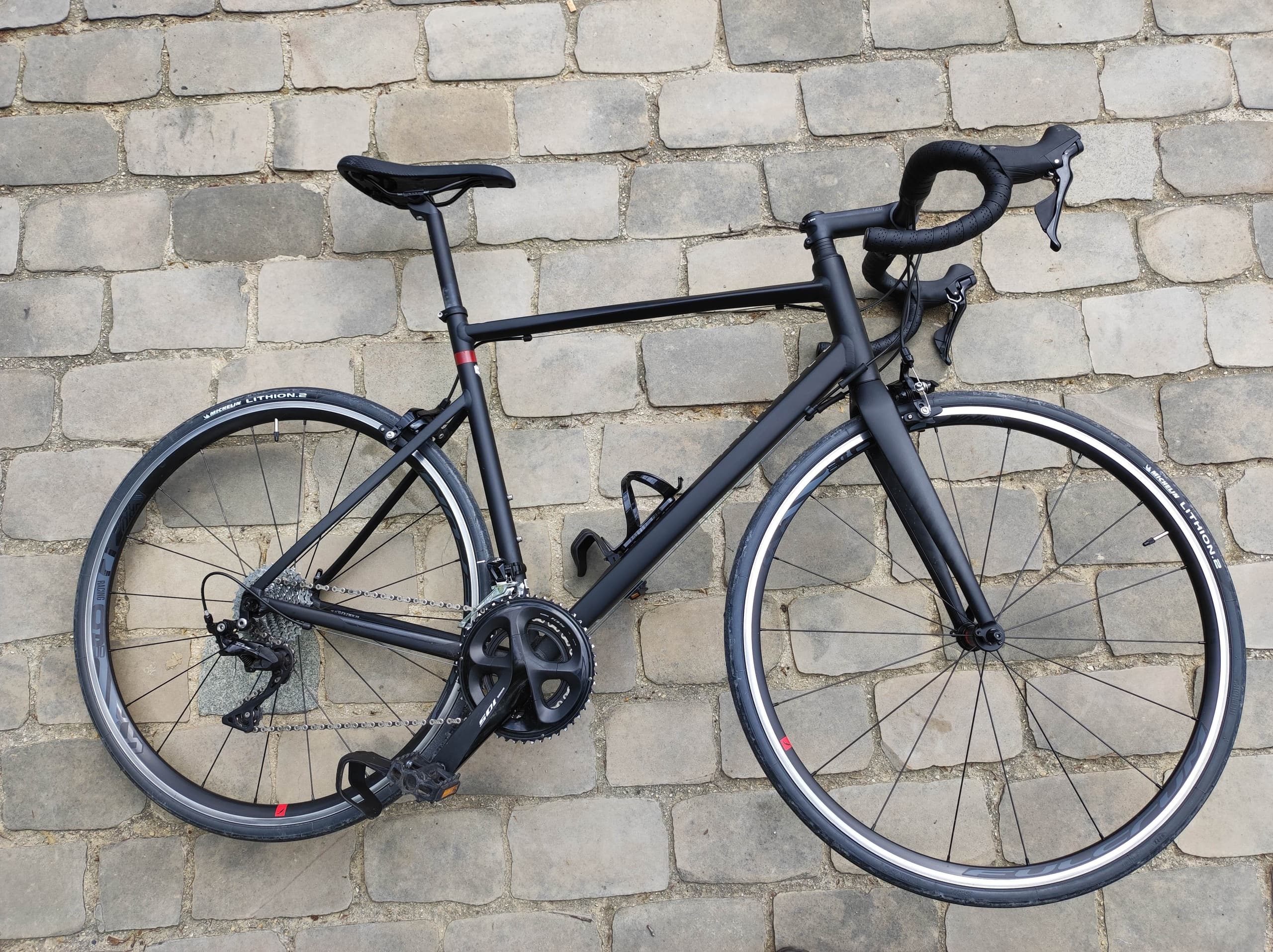 Vélo Route SHIMANO 105