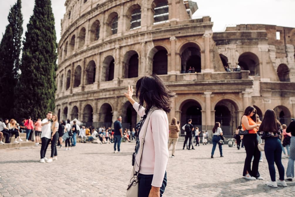 Small Group guided Tour of the Colosseum with Arena Floor and Roman Forum access