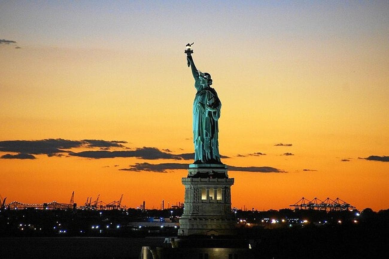 NYC: Sunset Skyline Cruise around Statue of Liberty