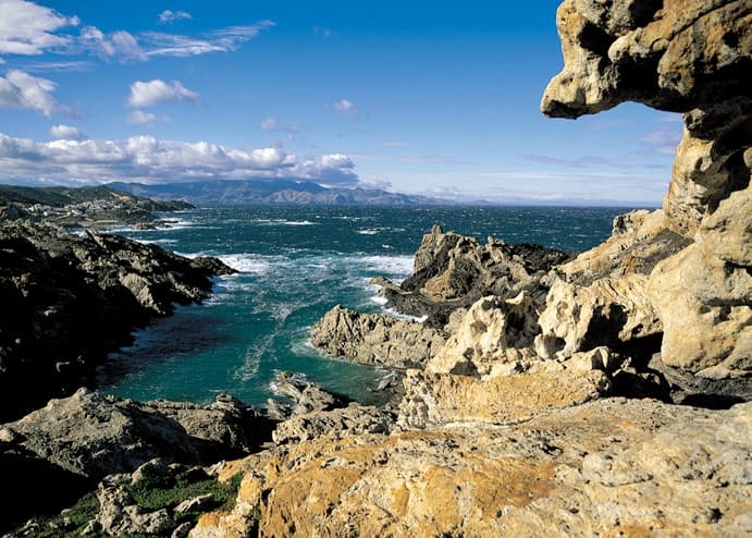 Descubre la esencia de la Costa Brava: Cabo de Creus y Port Lligat y Cadaqués como nunca ante