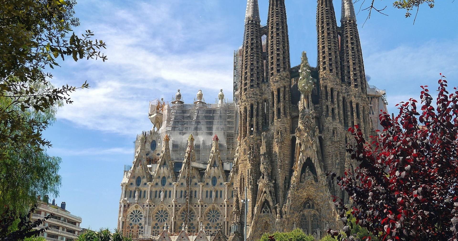 Sagrada Familia: Fast Track Guided Tour with Tower Access