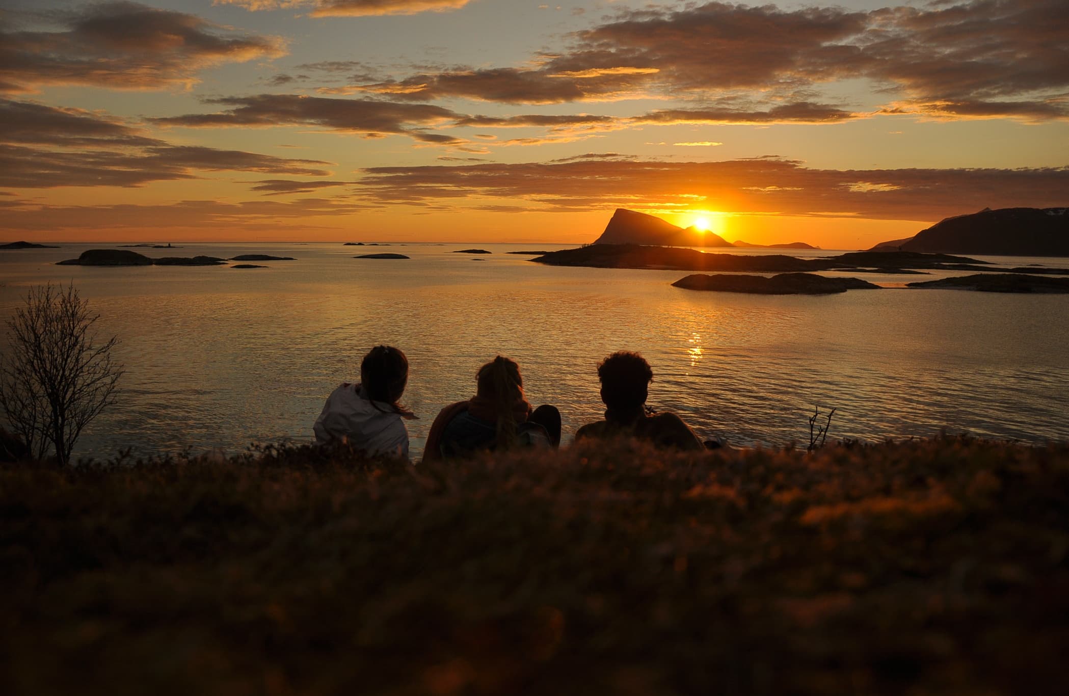 Midnight Sun, Campfire, Beach, Evening Tour