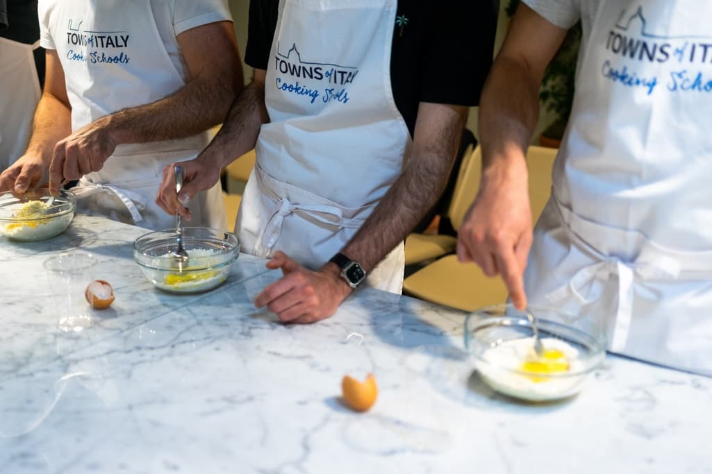Pasta and gelato cooking class in Rome