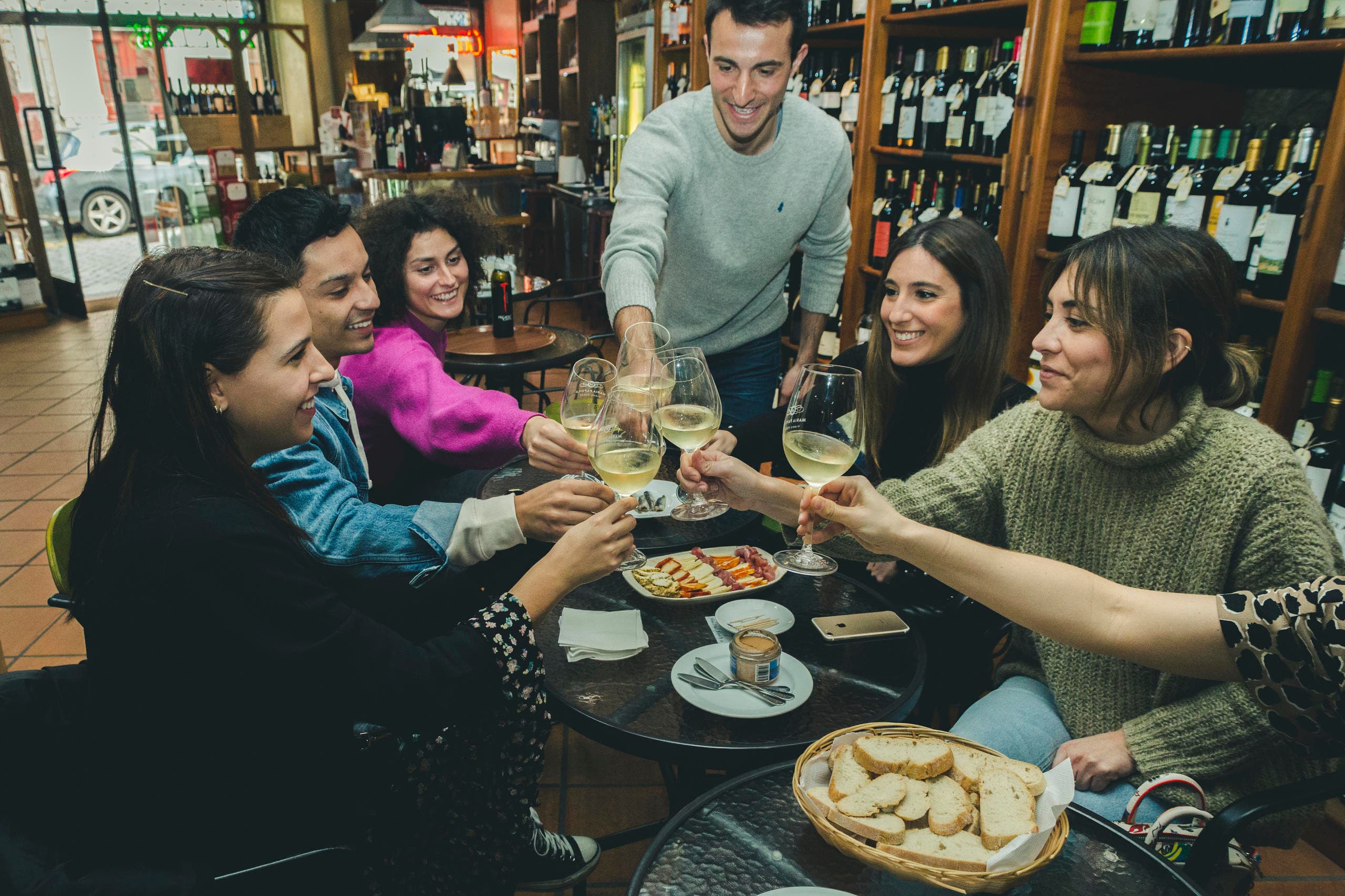 Porto Petiscos & Wine Evening Crawl Tour