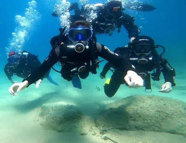 Desde Barcelona: Tour con Buceo, Almuerzo y Tossa de Mar