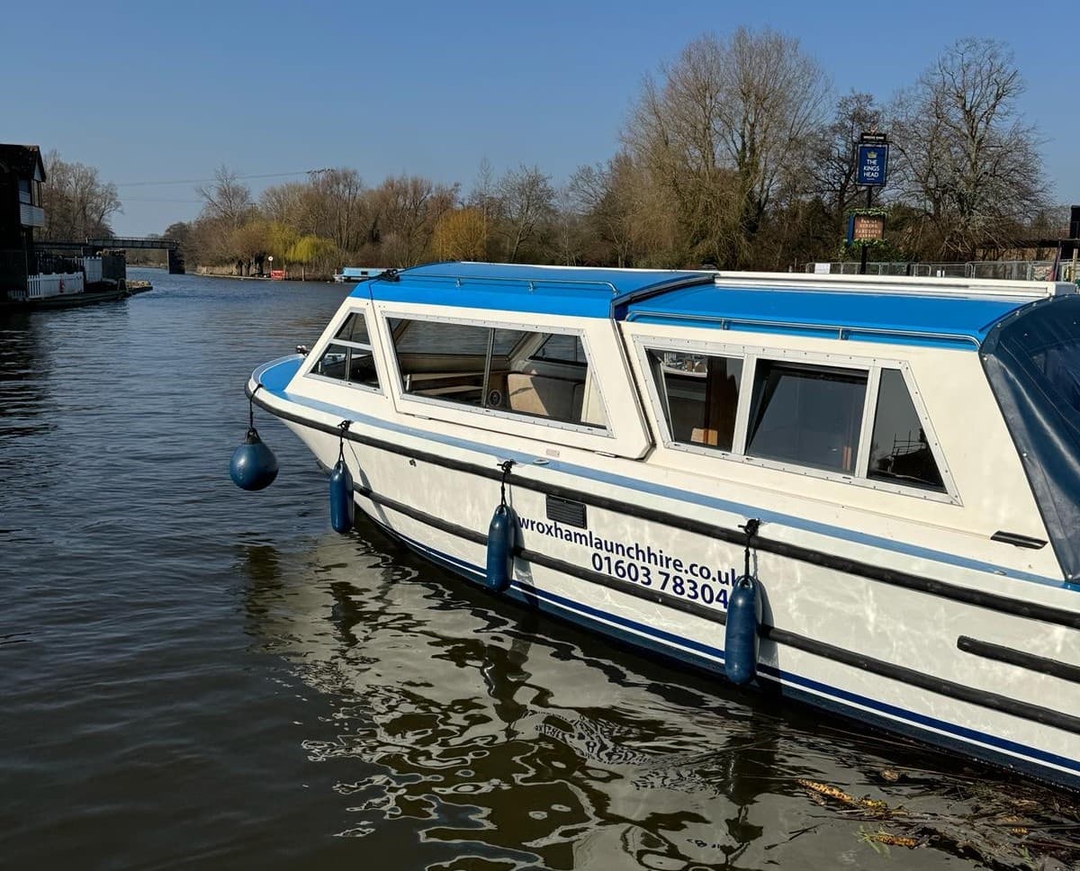 6 Seater Luxury Picnic Boat - Hire By The Hour