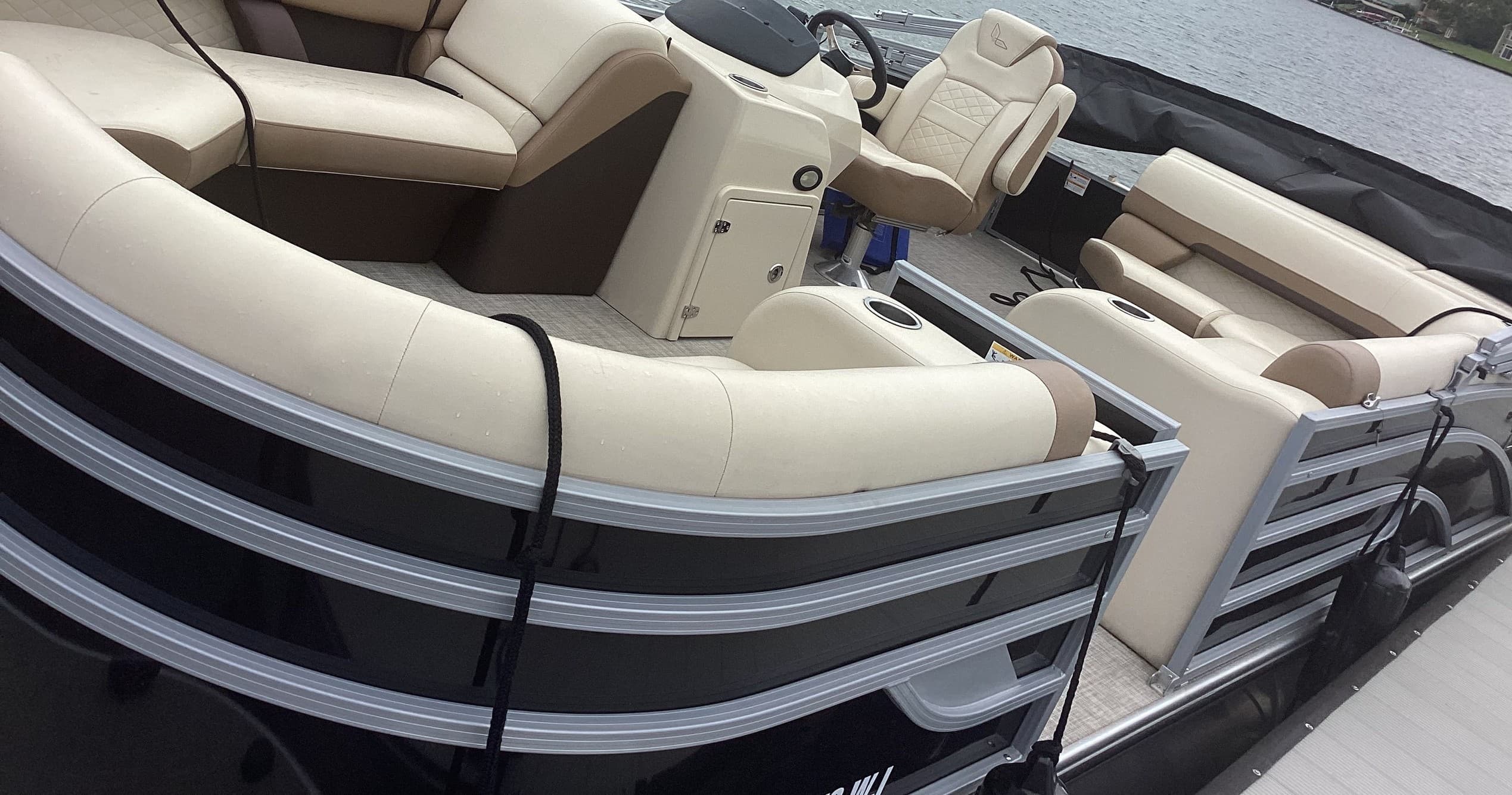 LOWE PONTOON