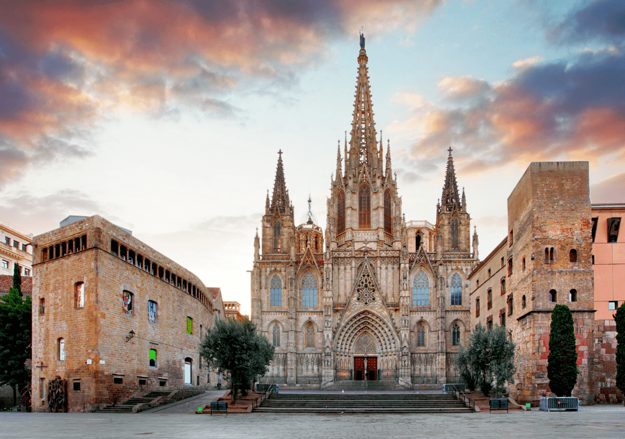 Barcelona Cathedral Private Tour with Terrace & Virtual Reality