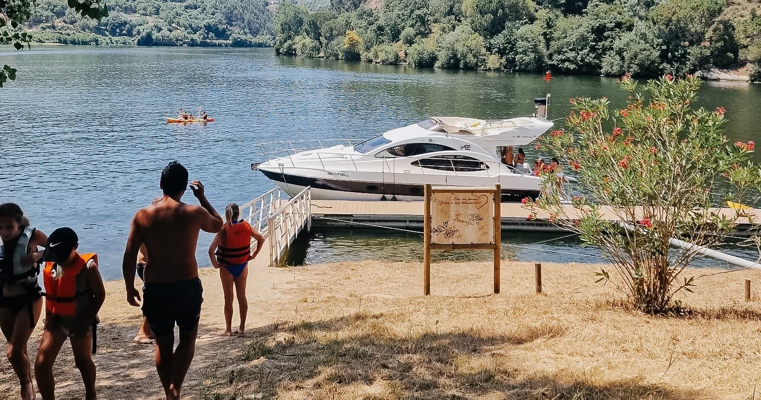 Cruise on the Douro River - Discovering Ilha dos Amores