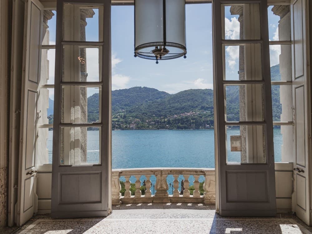 Scenic boat tour with captain & Visit of Villa Carlotta & Villa Melzi