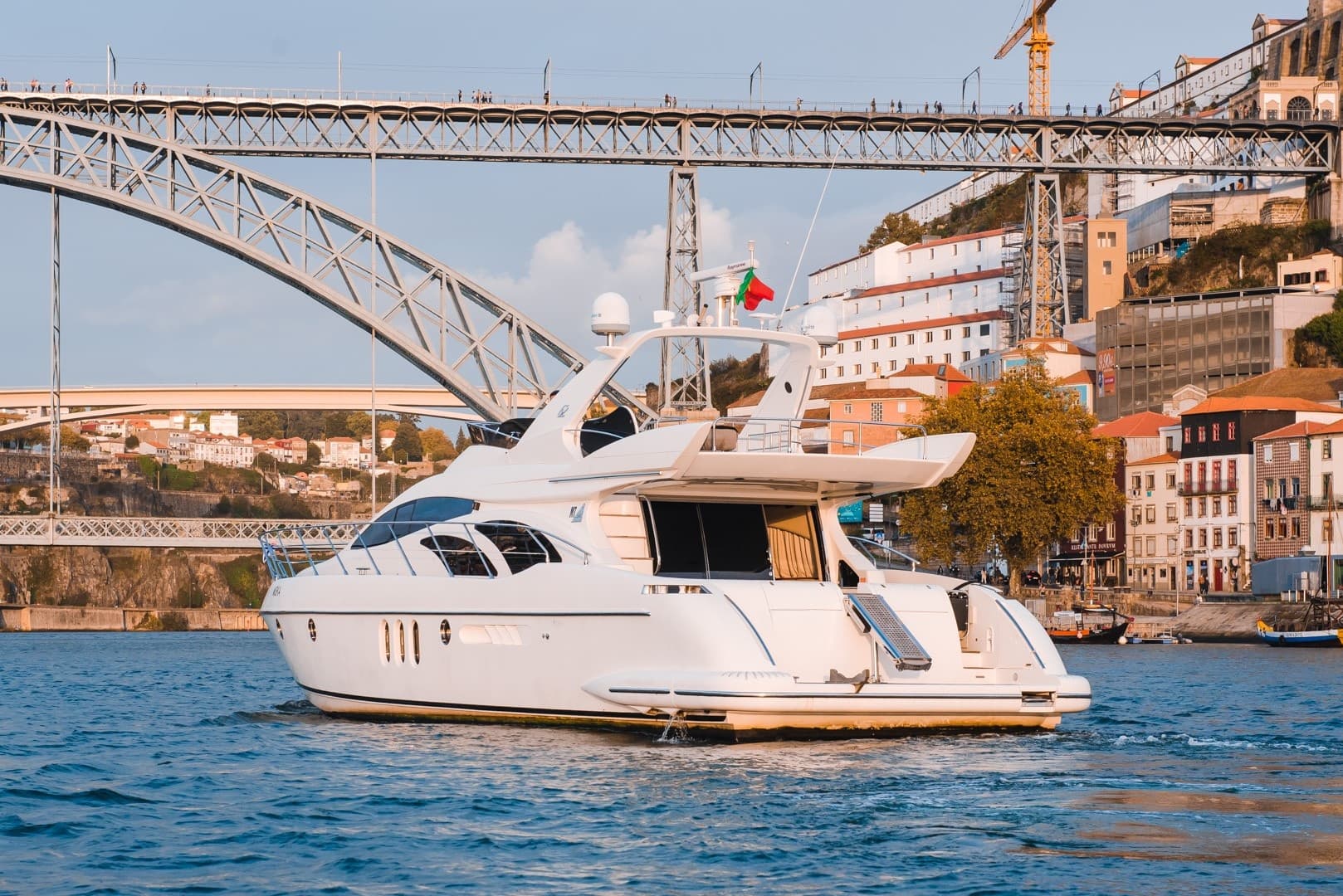 Passeio Privado em Iate - Porto e Douro - 4 Horas AZIMUT 62