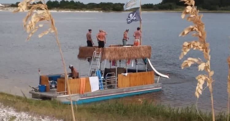 Tiki Hut 2 Pontoon