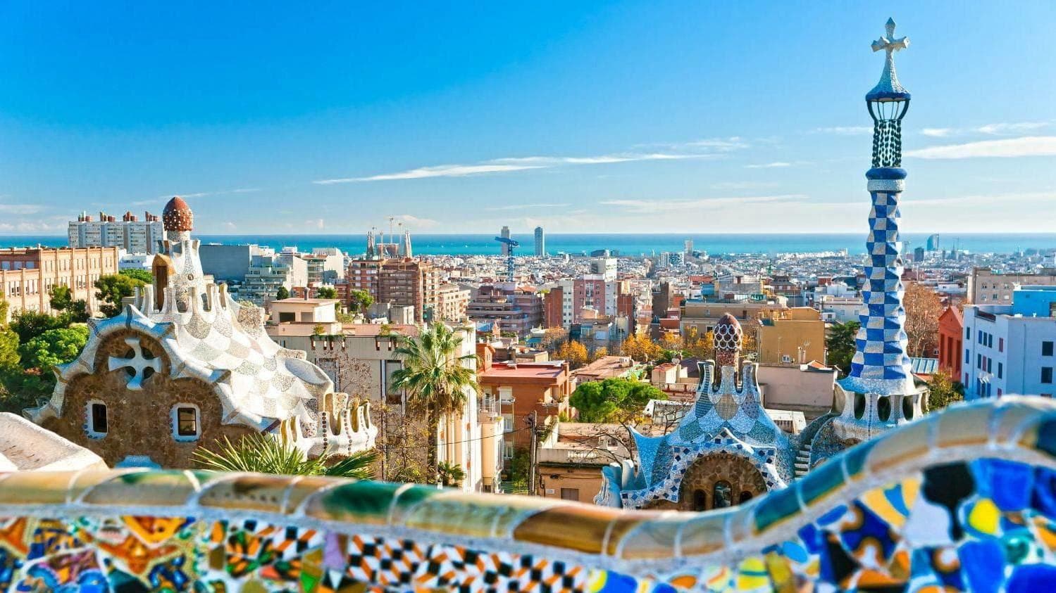 Barcelona in One Day: Sagrada Familia, Park Guell & Old Town with Hotel Pick-up (FD)