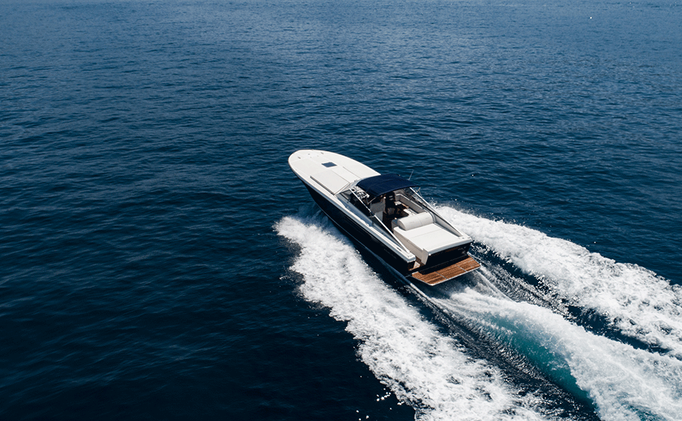 Itama 38 • Departure from Sorrento