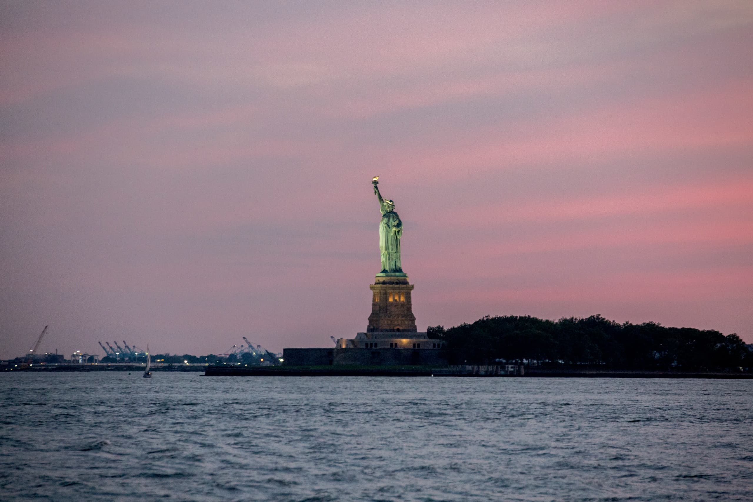 NYC Skyline **Dinner** Cruise - Departure: WFM Queens NYC