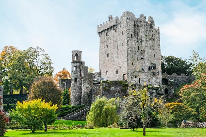 Blarney, Rock of Cashel & Cahir Castles Day Tour From Dublin