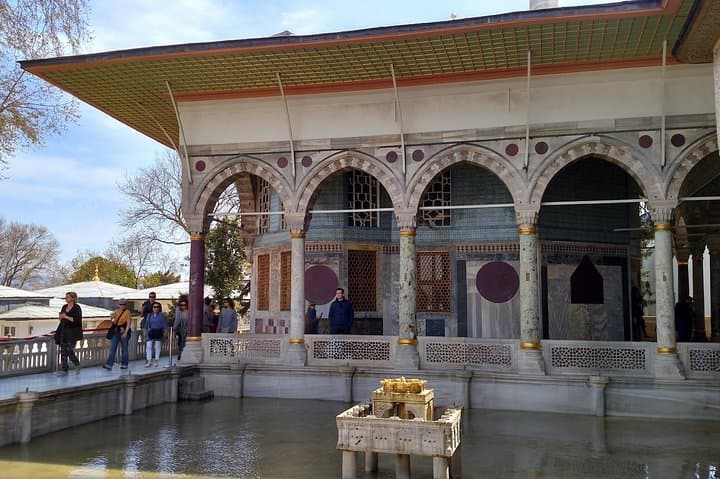 Istanbul Topkapi Palace and Harem Small-Group Guided Tour 