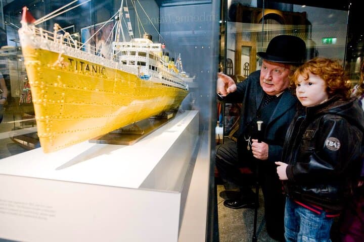 Giant's Causeway with the Titanic Exhibition and the best of Northern Ireland